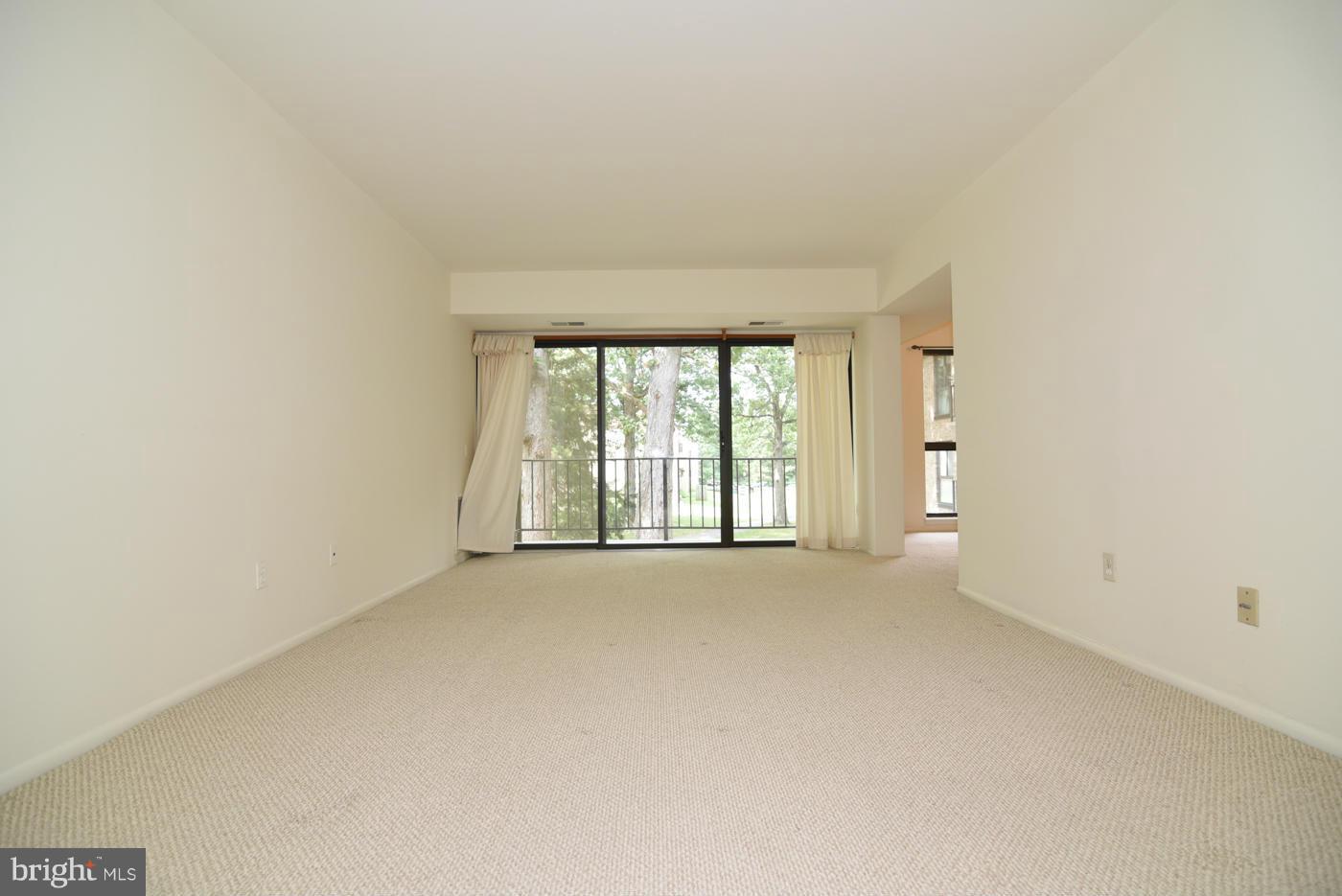 2012 Colts Neck Road, Unit 12A Reston, VA 20191 - Photo 5 of 26 Living Room