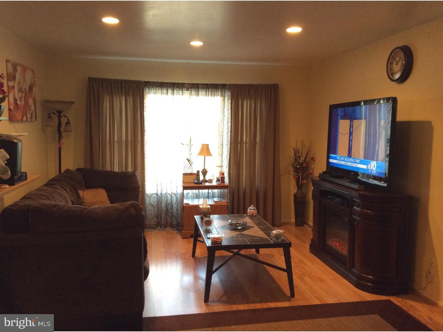 9362 Neil Road, Unit B Philadelphia, PA 19115 - Photo 3 of 21 Living Room