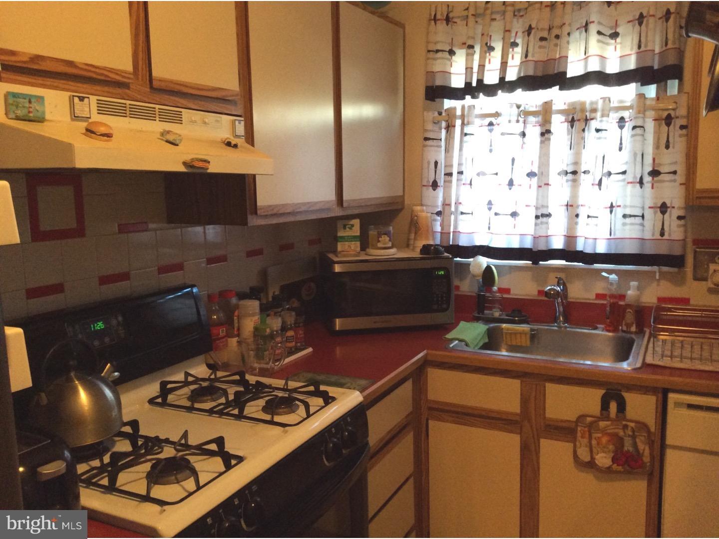 9362 Neil Road, Unit B Philadelphia, PA 19115 - Photo 7 of 21 Kitchen