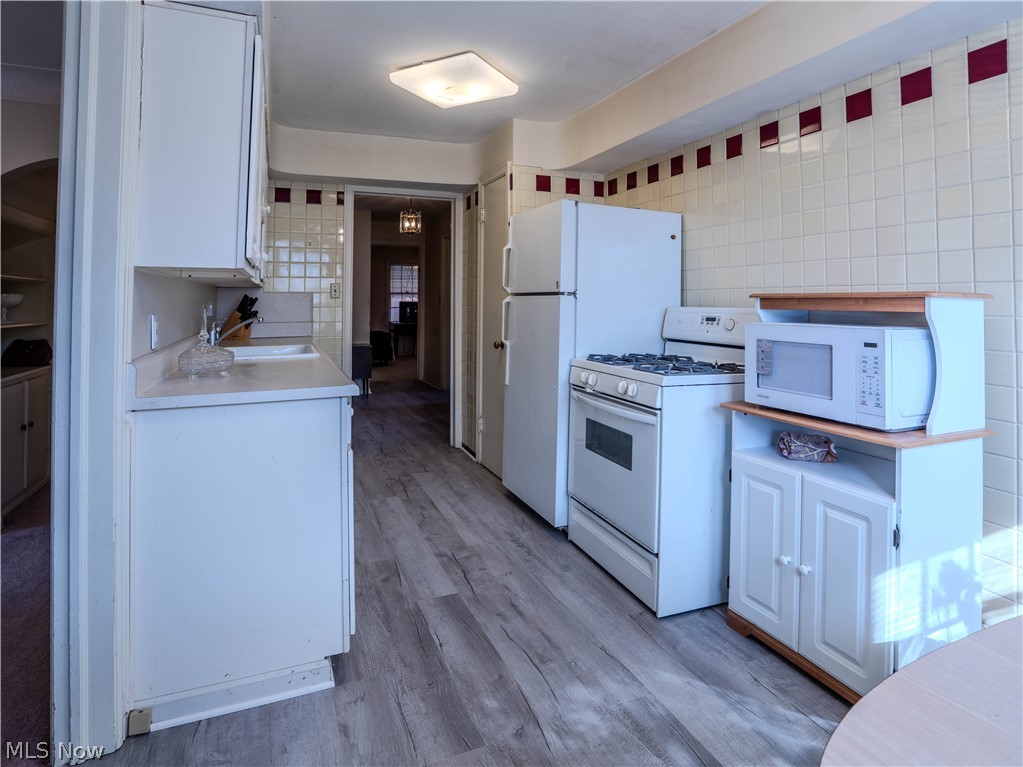 13699 Cedar Road Cleveland, OH 44118 - Photo 11 of 49