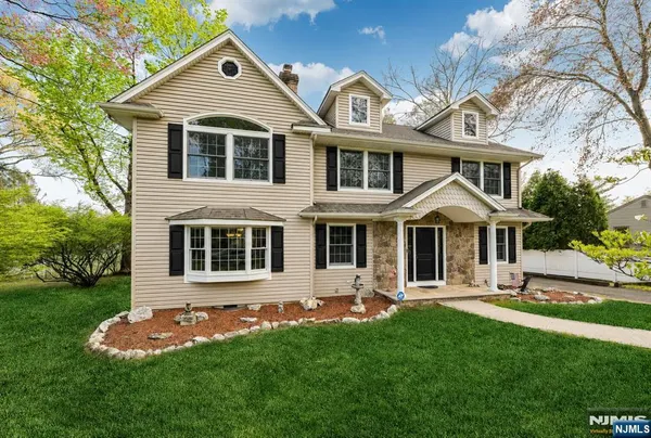 $925,000 | 631 Montview Place, River Vale, NJ 07675