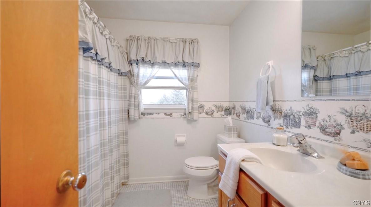 4518 Cleveland Road Onondaga, NY 13215 - Photo 34 of 40 Second level, full bath.