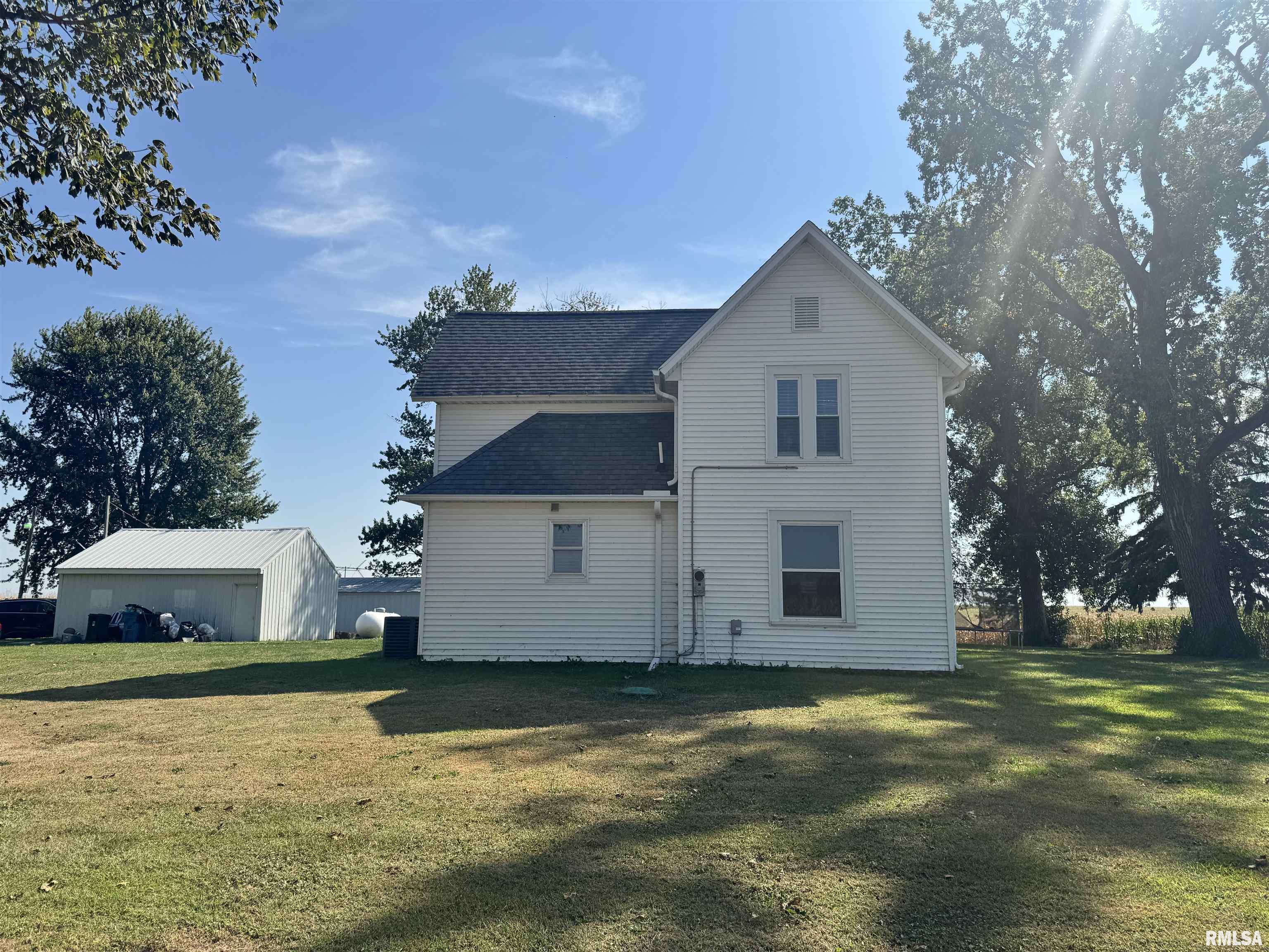 5515 Bunker Hill Road Fulton, IL 61252 - Photo 3 of 31