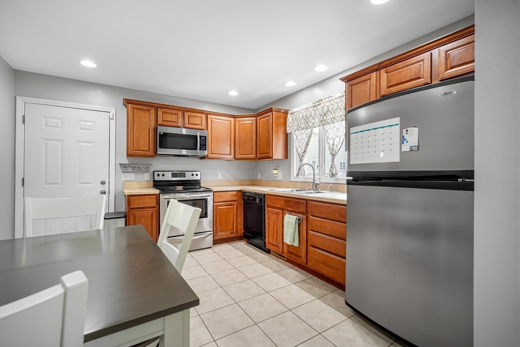 1572 Sumner Avenue Springfield, MA 01118 - Photo 9 of 33 Gallery Image 9