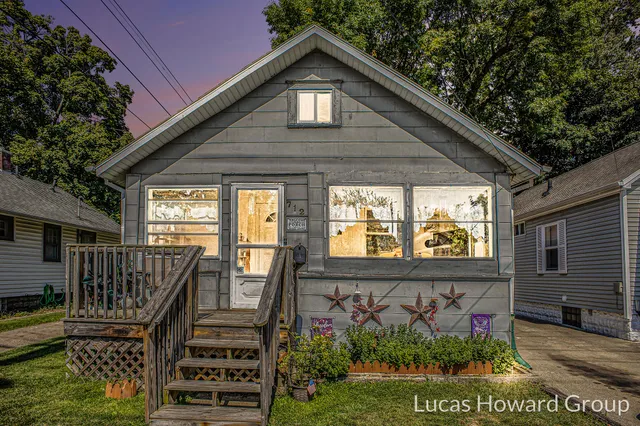 $100,000 | 712 Lenore Avenue, Lansing, MI 48910