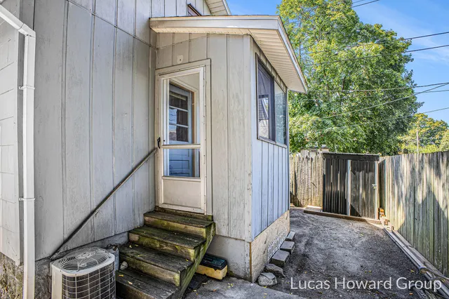 $100,000 | 712 Lenore Avenue, Lansing, MI 48910