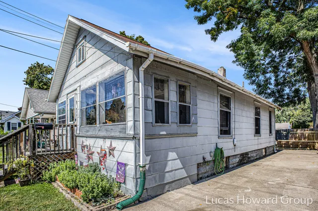 $100,000 | 712 Lenore Avenue, Lansing, MI 48910