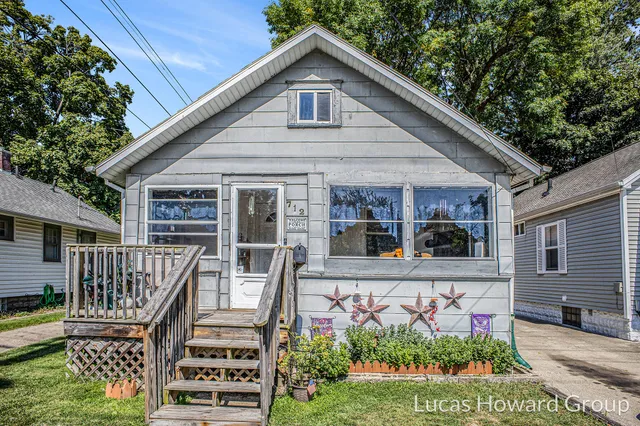 $100,000 | 712 Lenore Avenue, Lansing, MI 48910