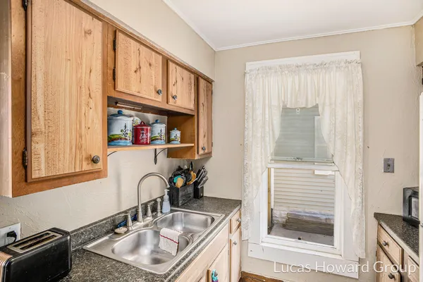 $100,000 | 712 Lenore Avenue, Lansing, MI 48910