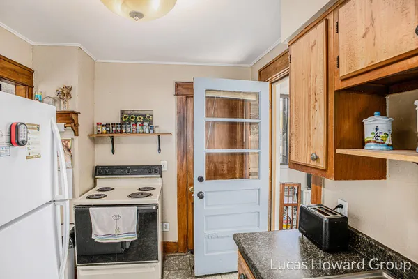 $100,000 | 712 Lenore Avenue, Lansing, MI 48910