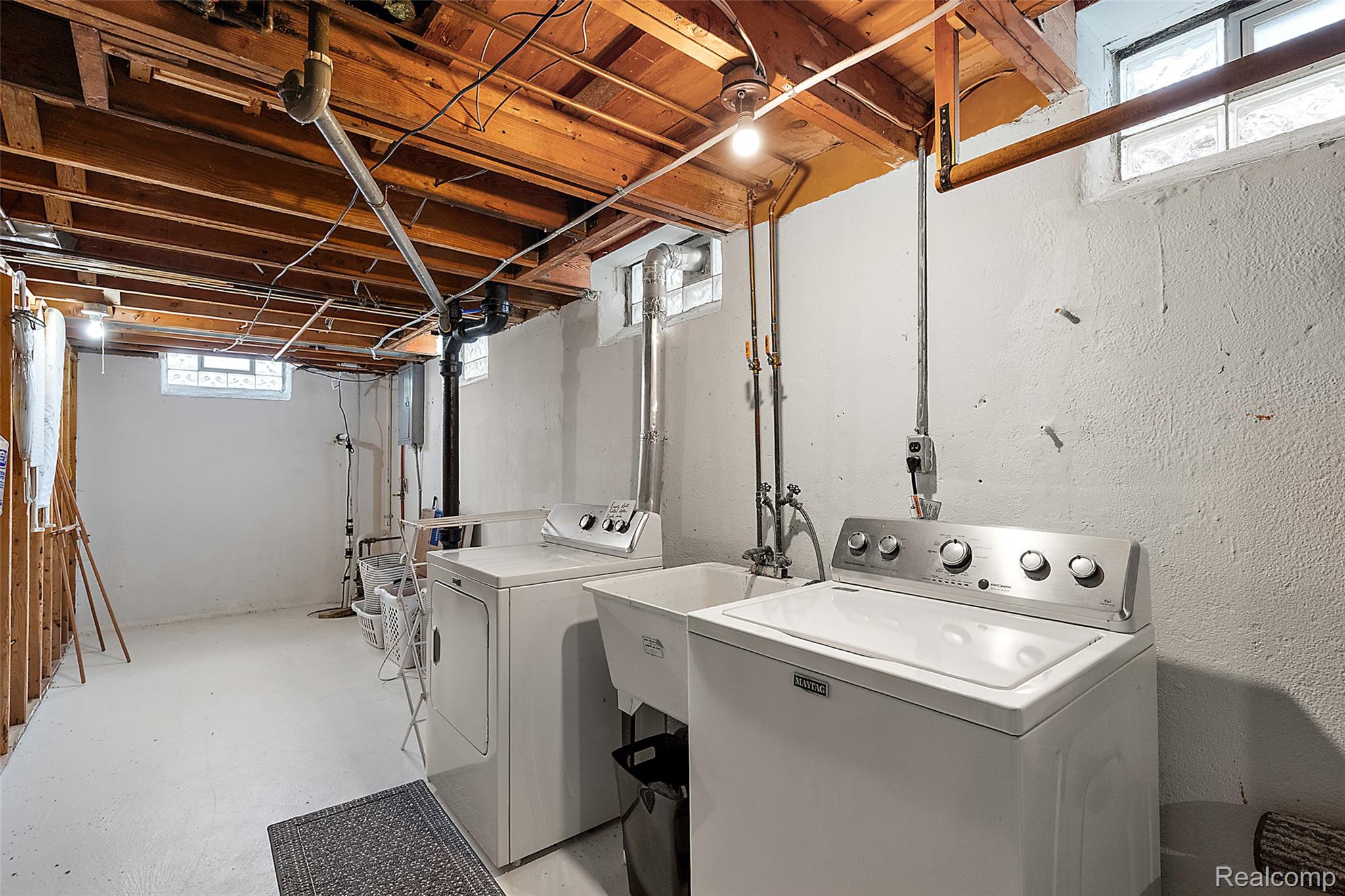2386 Milverton Road Troy, MI 48083 - Photo 44 of 65 Laundry Room
