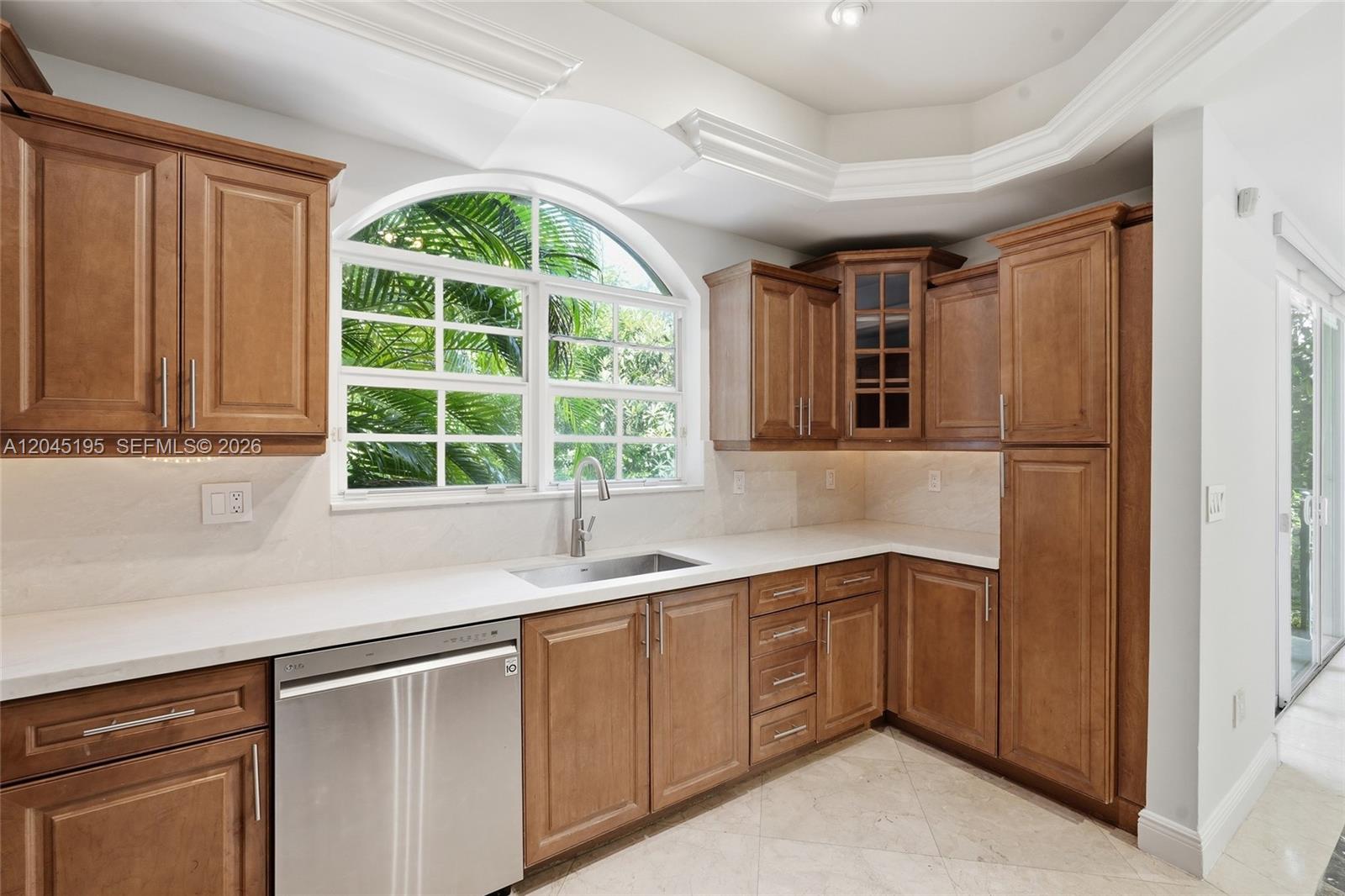 592 Fernwood Road, Unit B Key Biscayne, FL 33149 - Photo 11 of 36 Gallery Image 11