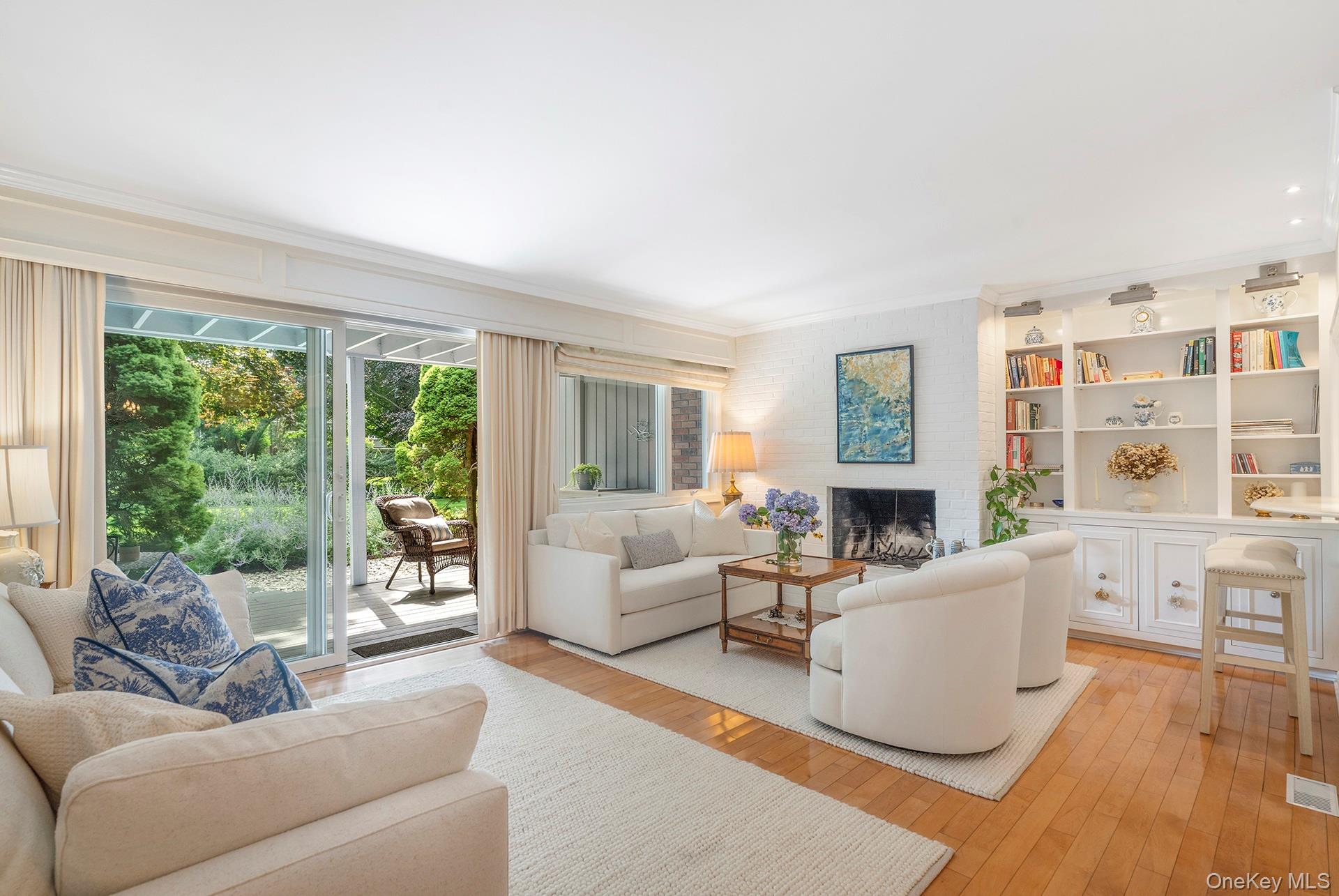 514 Pantigo Road, Unit 5 East Hampton, NY 11937 - Photo 8 of 17 Gallery Image 8