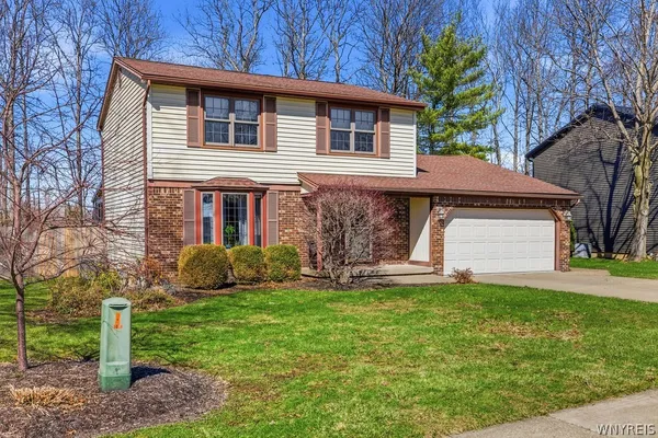 $379,900 | 3662 Woodhaven Circle, Hamburg, NY 14075