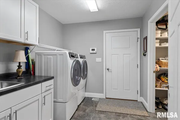 $384,900 | 536 Karen Rose Drive, Rochester, IL 62563
