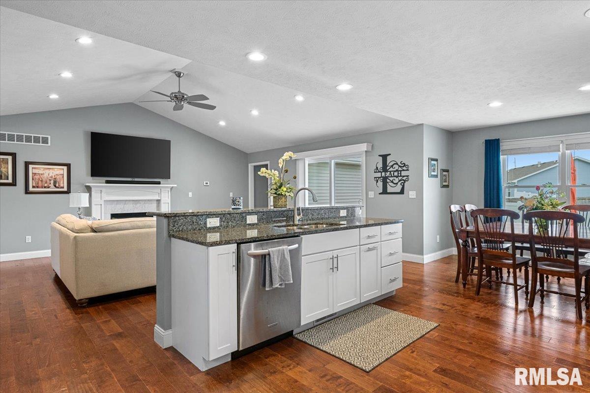 536 Karen Rose Drive Rochester, IL 62563 - Photo 10 of 41