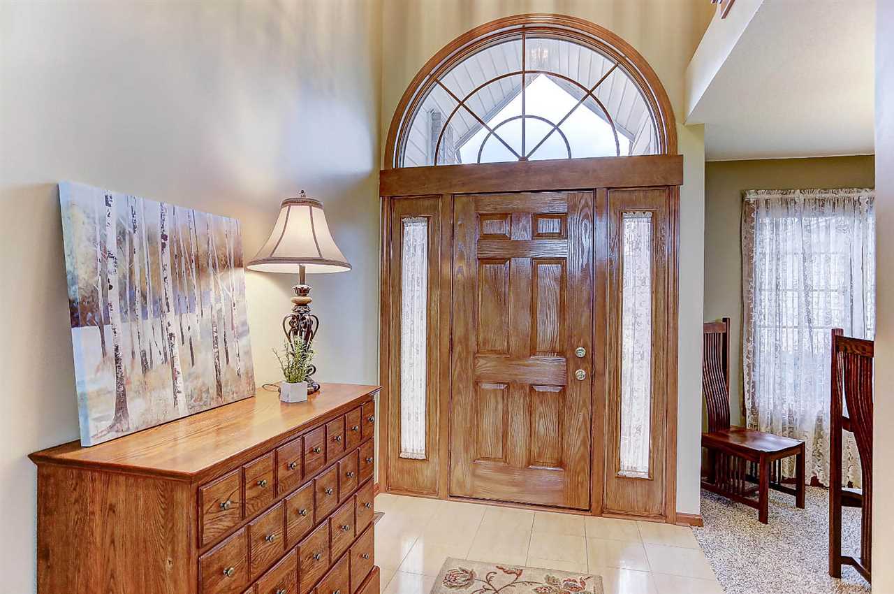 500 Hunters Ridge Auburn, IN 46706 - Photo 3 of 36 Gallery Image 3