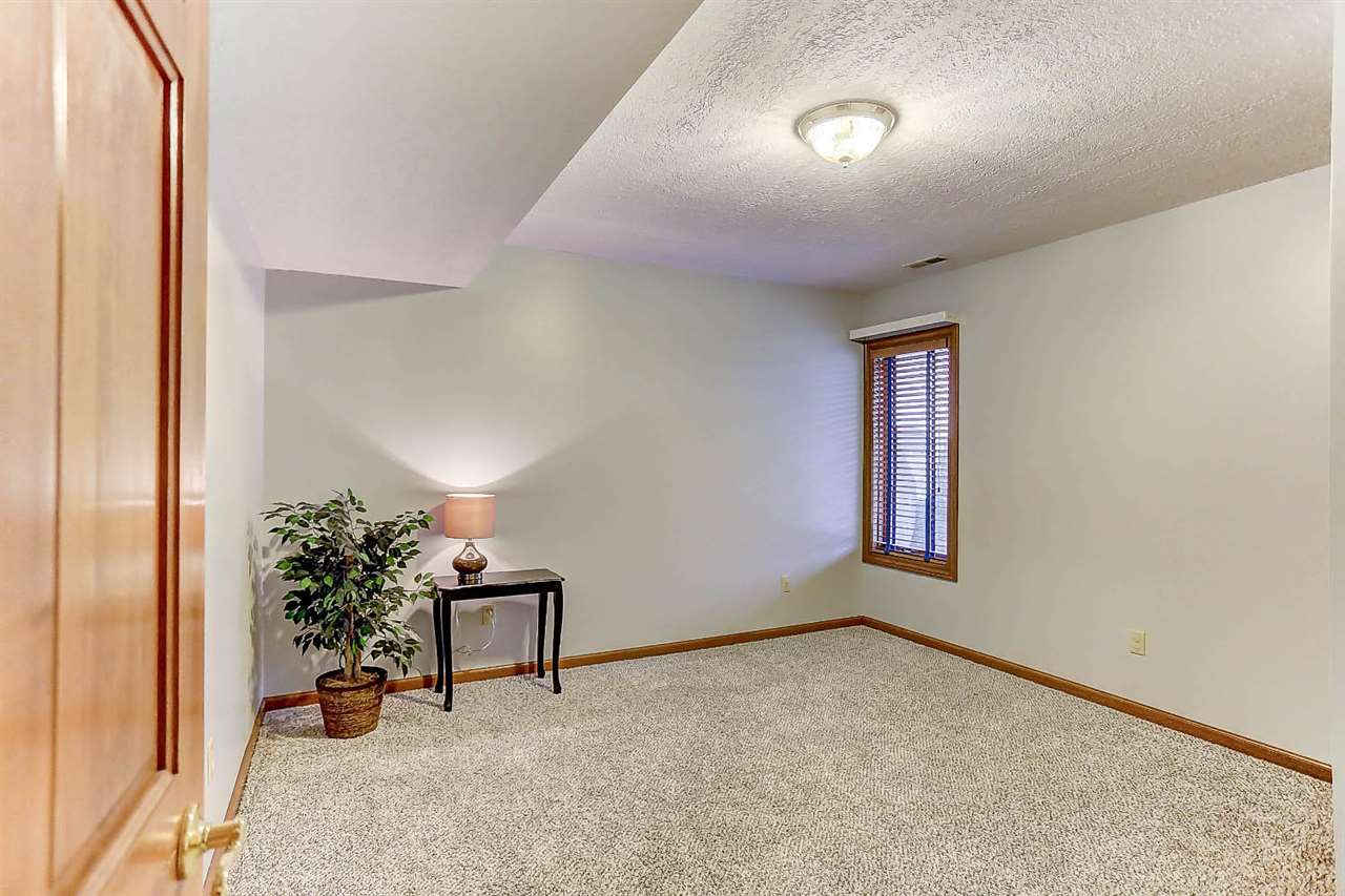 500 Hunters Ridge Auburn, IN 46706 - Photo 31 of 36 Gallery Image 31
