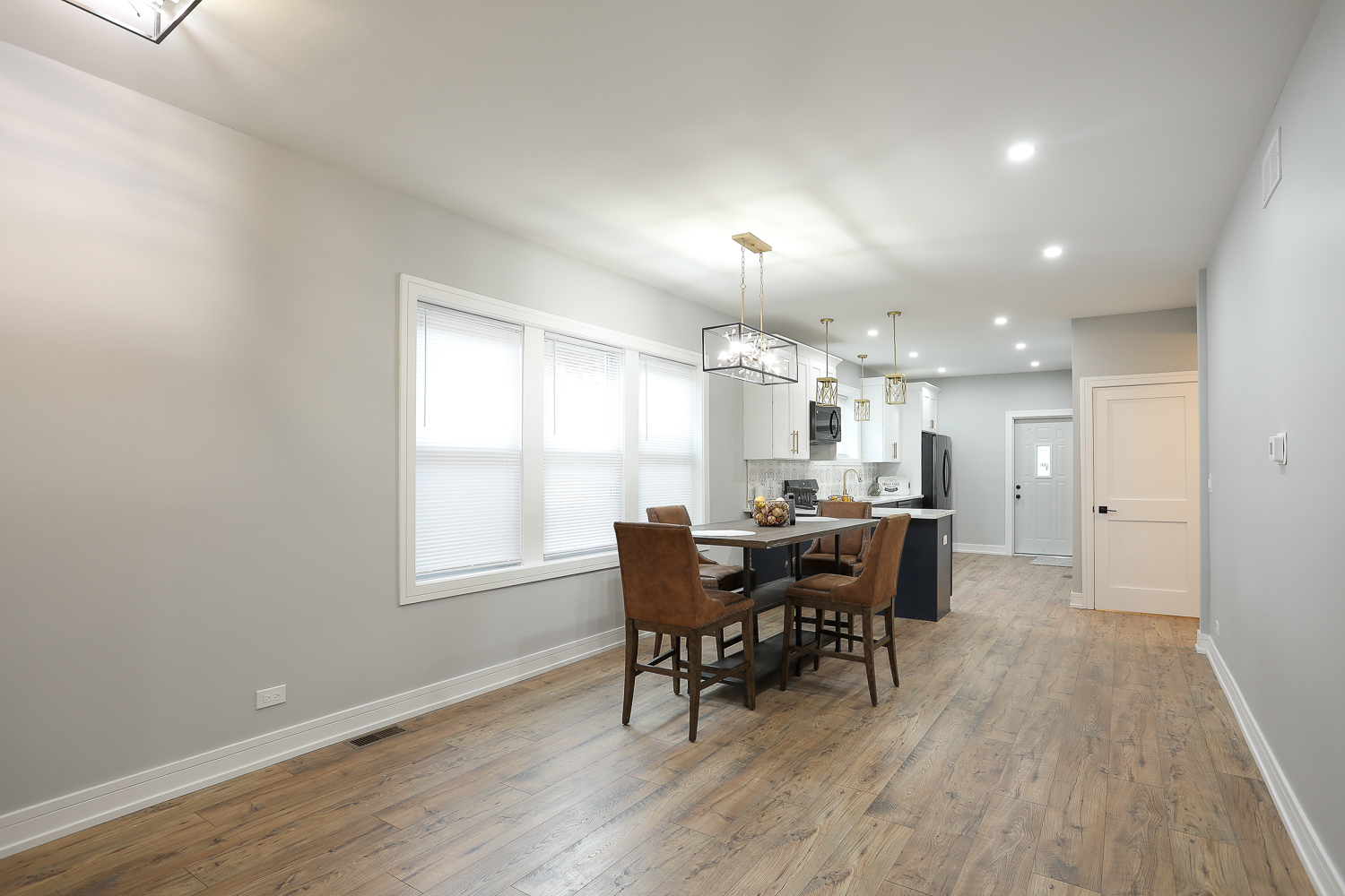 9046 South Racine Avenue Chicago, IL 60620 - Photo 7 of 39 Gallery Image 7