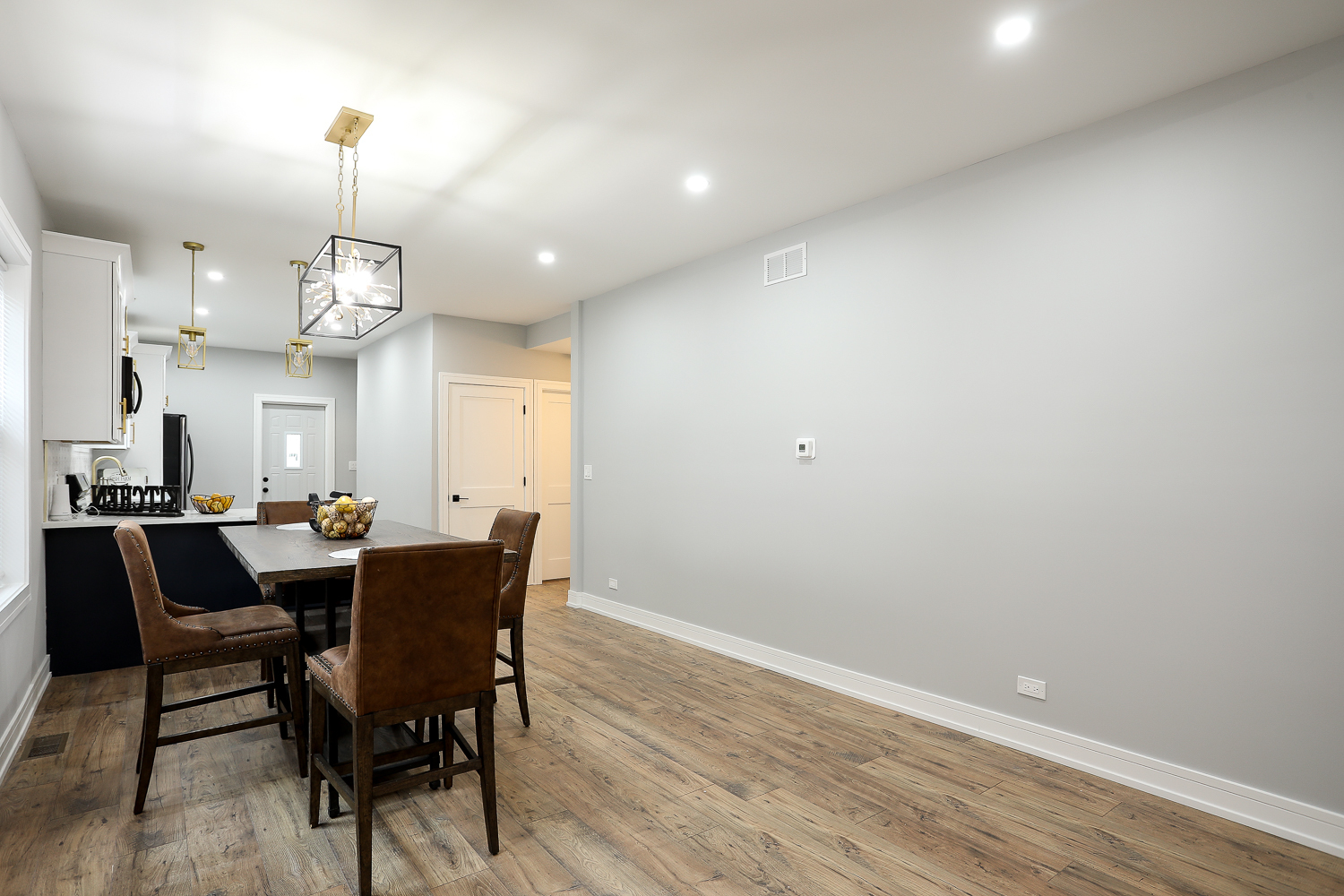 9046 South Racine Avenue Chicago, IL 60620 - Photo 8 of 39 Gallery Image 8