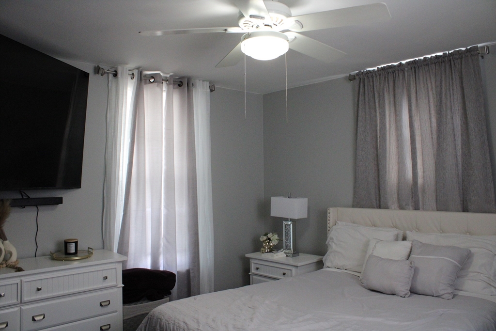 644 Pine Street Manchester, NH 03104 - Photo 9 of 32