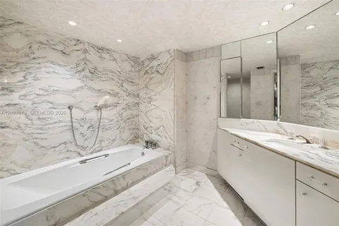 $1,750,000 | 5500 Collins Avenue, Unit 1401, Miami Beach, FL 33140