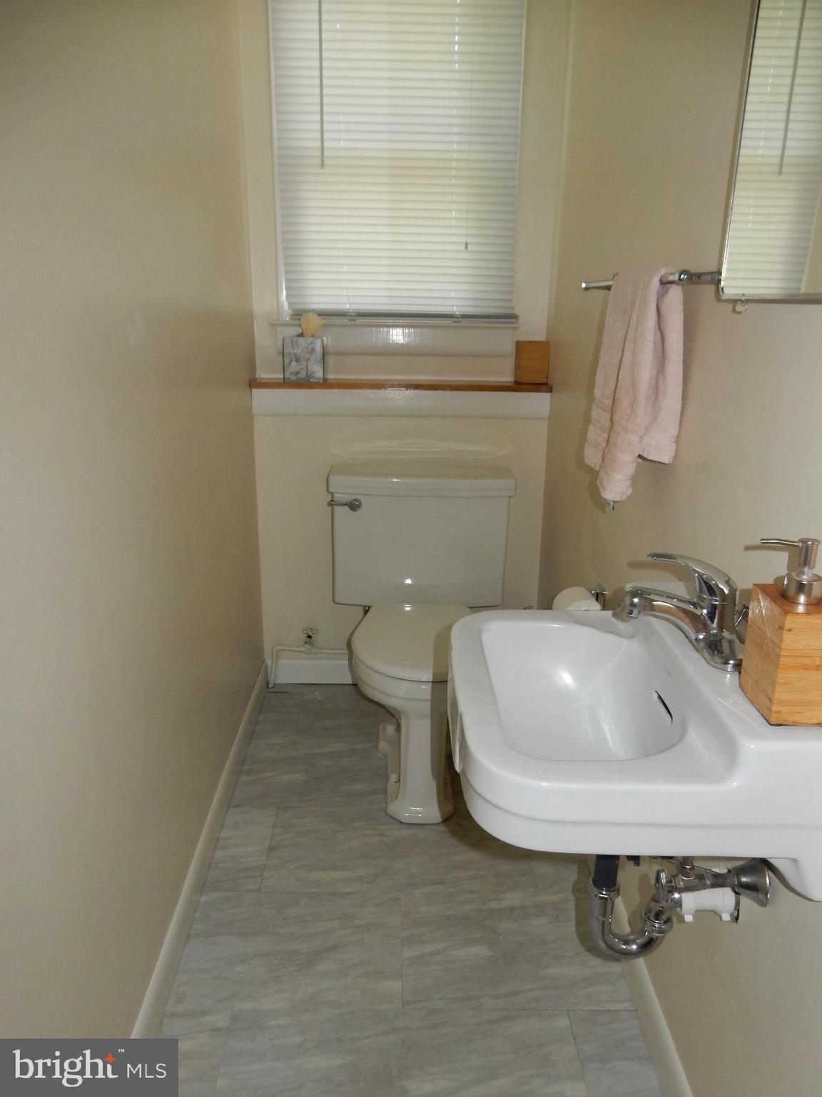 136 Harding Road Southampton, PA 18966 - Photo 13 of 26 Powder Room