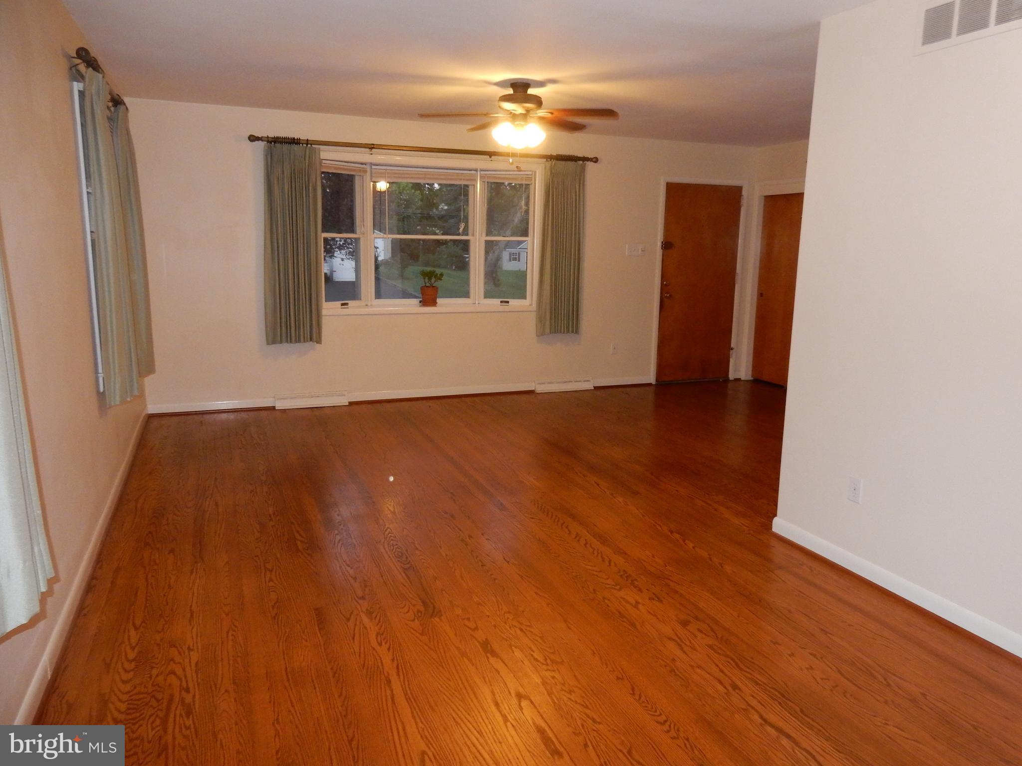 136 Harding Road Southampton, PA 18966 - Photo 3 of 26 Living Room