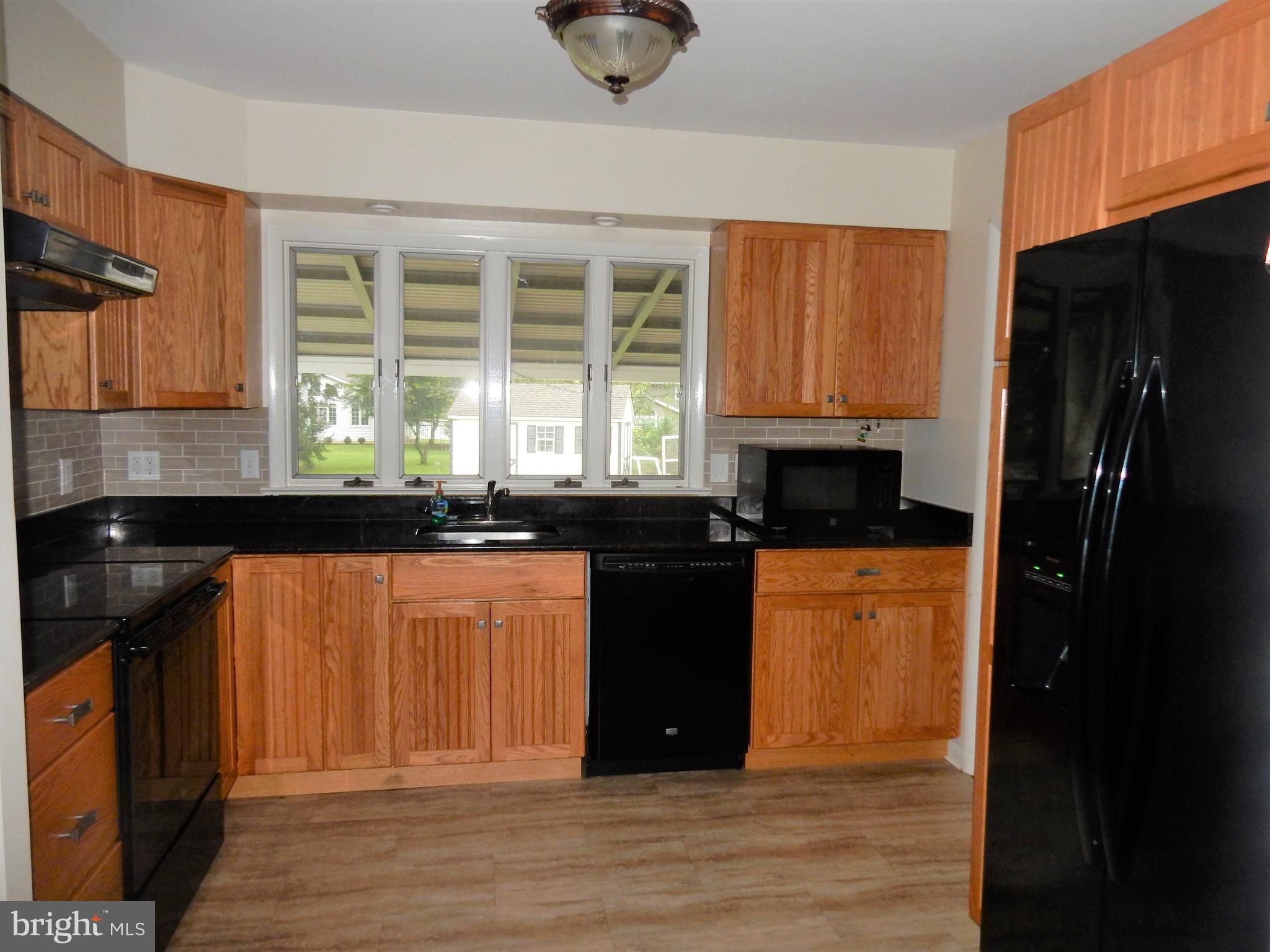 136 Harding Road Southampton, PA 18966 - Photo 8 of 26 Kitchen