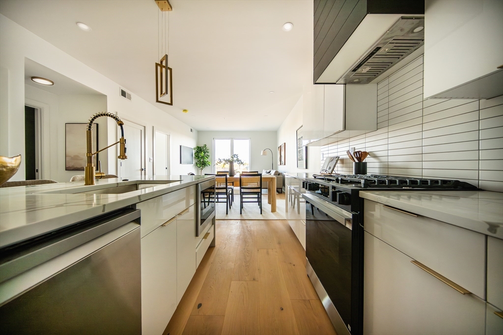 66 Mcgrath, Unit 203 Quincy, MA 02169 - Photo 4 of 30