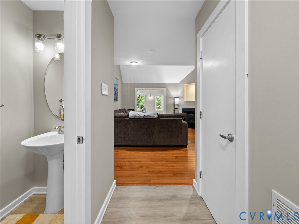 8725 Chippenham Road Richmond, VA 23235 - Photo 5 of 55