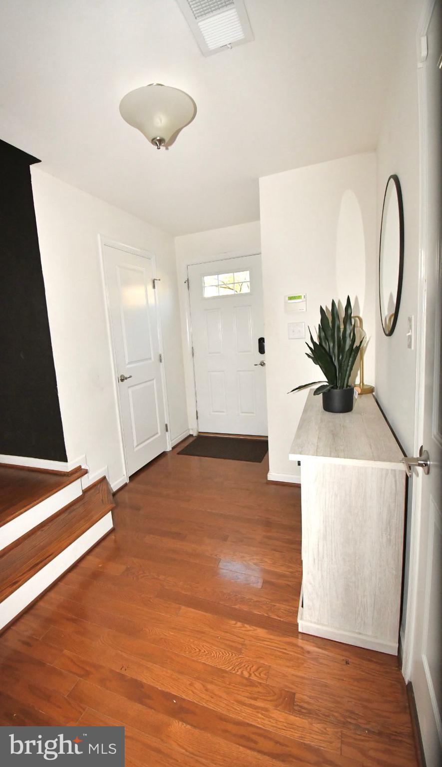 654 Barrie Road Middletown, DE 19709 - Photo 2 of 26 Inviting Foyer