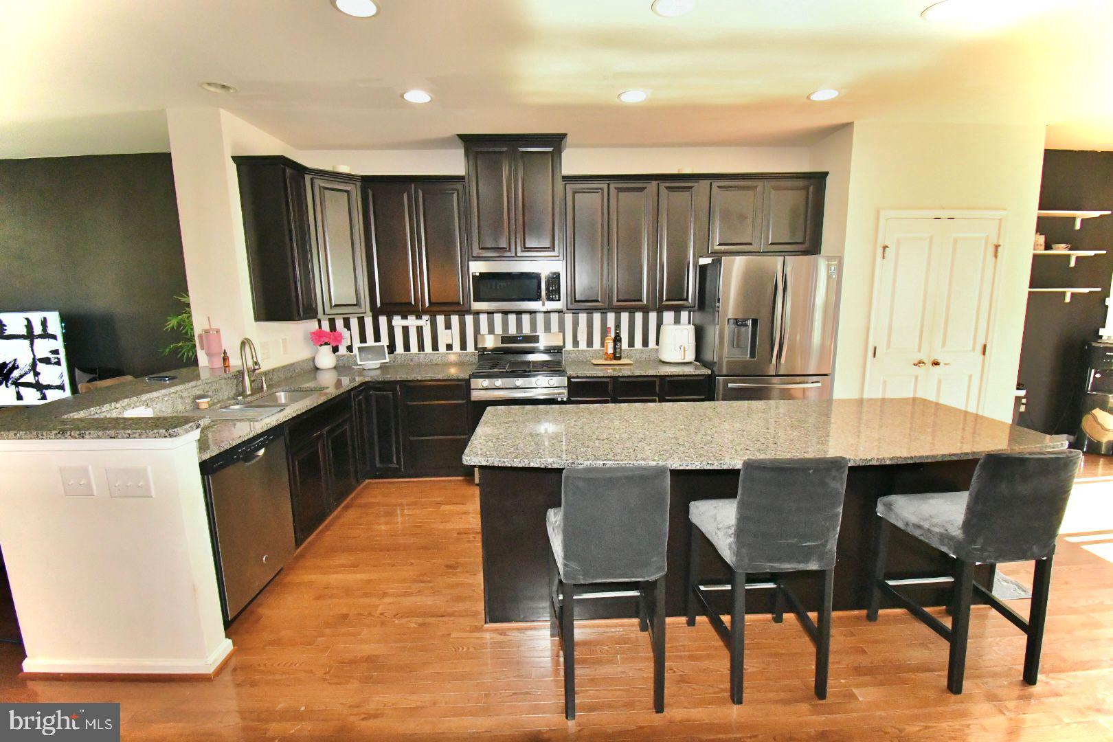 654 Barrie Road Middletown, DE 19709 - Photo 9 of 26 Kitchen with Large Island