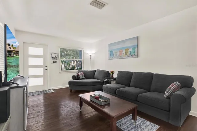 $389,990 | 2806 West Wallace Avenue, Tampa, FL 33611