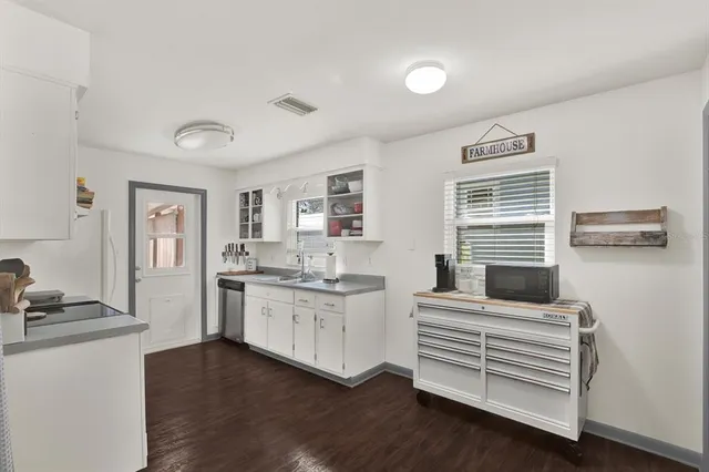 $389,990 | 2806 West Wallace Avenue, Tampa, FL 33611