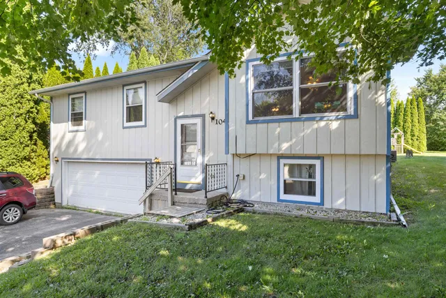 a view of a back yard of the house