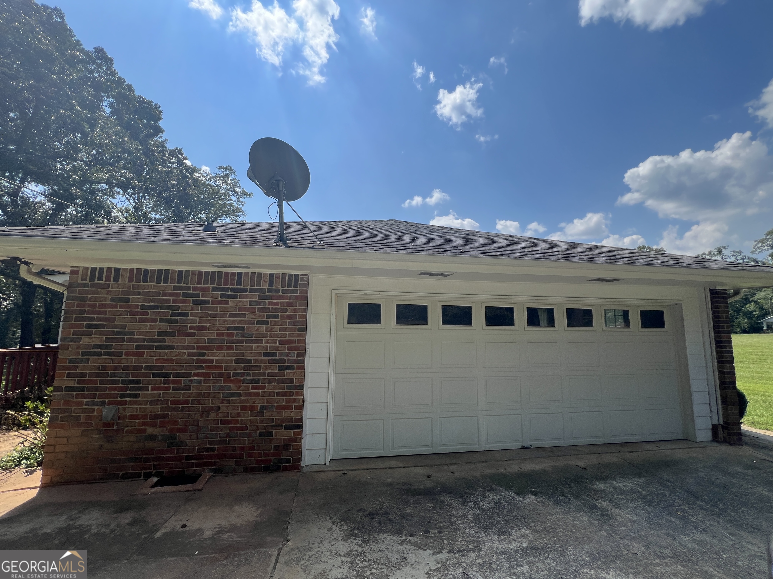 215 Old Oxford Road Covington, GA 30014 - Photo 4 of 19 a front view of a house with plants