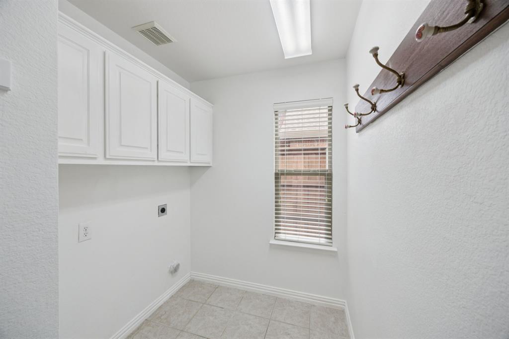 409 Fox Trail Allen, TX 75002 - Photo 27 of 31 a view of an empty room with a window