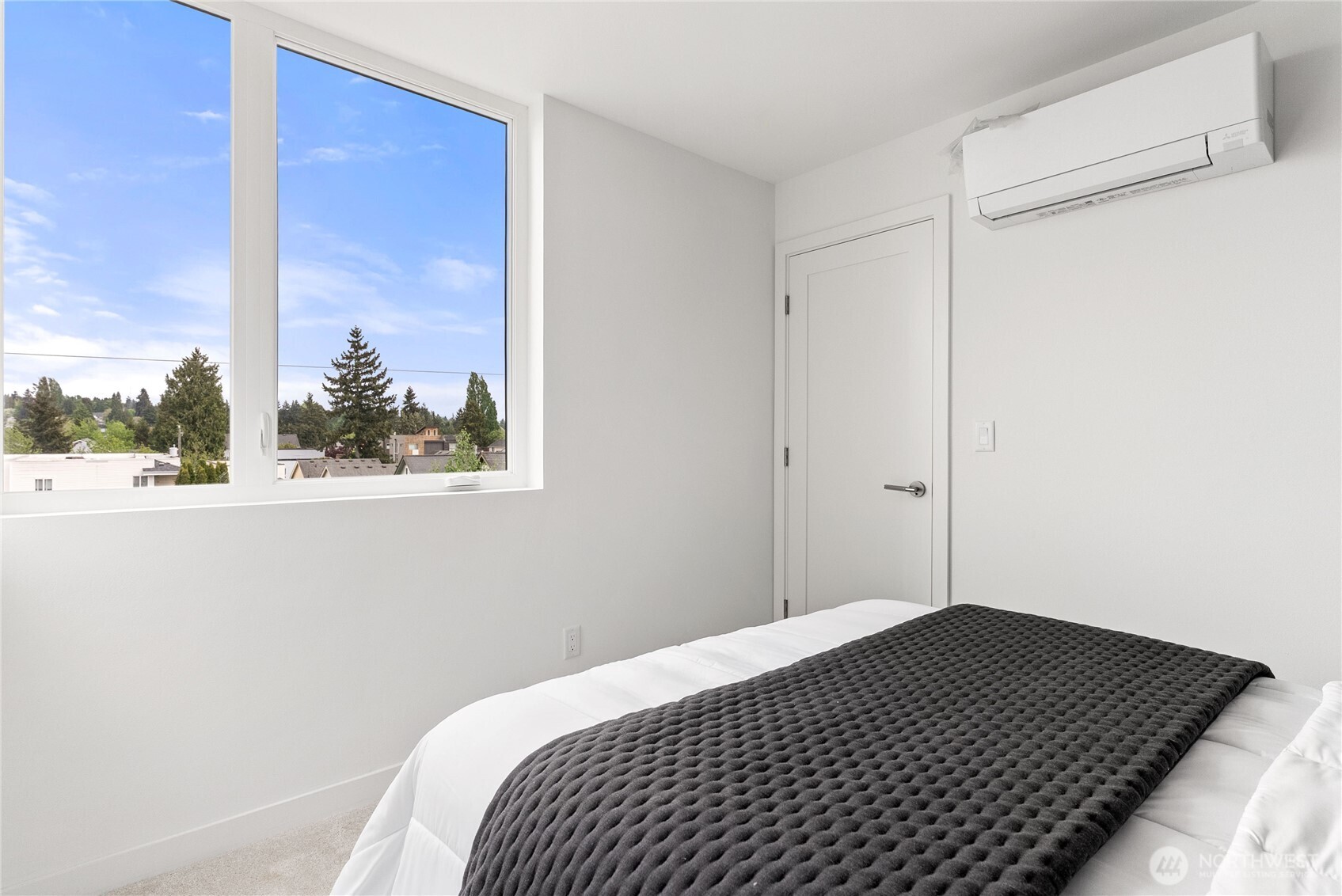 8849 Midvale Avenue North, Unit F Seattle, WA 98103 - Photo 25 of 34