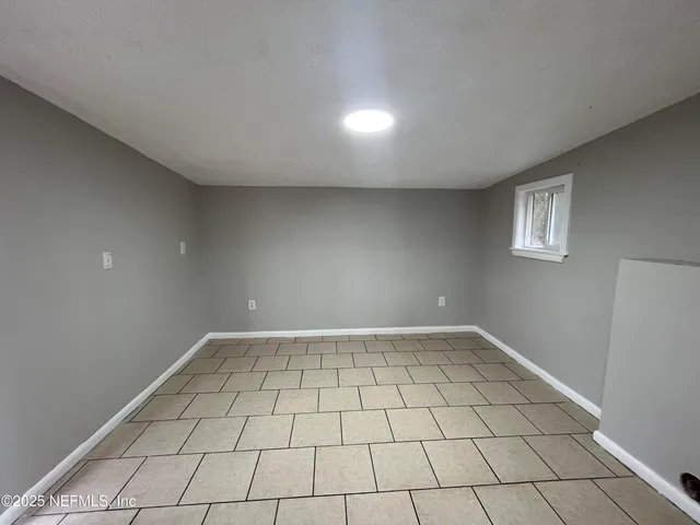 $179,900 | 253 Lakeview Court, Interlachen, FL 32148