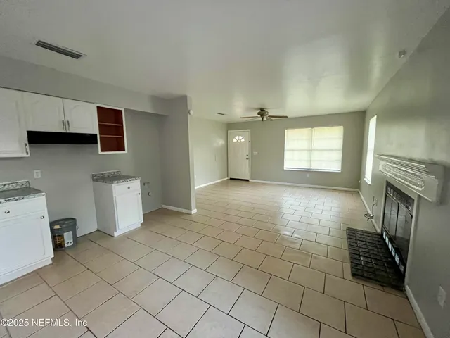 $179,900 | 253 Lakeview Court, Interlachen, FL 32148