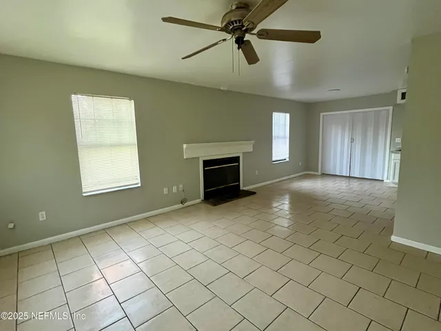 $179,900 | 253 Lakeview Court, Interlachen, FL 32148
