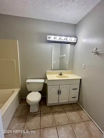 $179,900 | 253 Lakeview Court, Interlachen, FL 32148