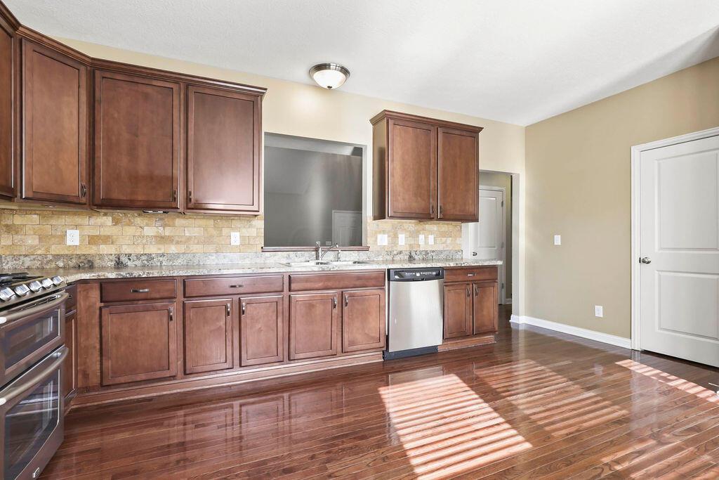 6163 Jennis Road Westerville, OH 43081 - Photo 11 of 44 • Hardwood flooring
• Tan painted walls
• 42” cabinets
• Tumbled marble backsplash
• Beveled edge countertops
• Maytag® dishwasher
• Double bowl, stainless
steel sink with sprayer
• New Badger® disposal
~ 2022
• Pass through to Great Room
• Whirlpool® microwave
• Maytag® gas range with
double oven
• Maytag® refrigerator
• Pantry closet
• Ceiling light
• 2” blinds
• Atrium door to paver patio