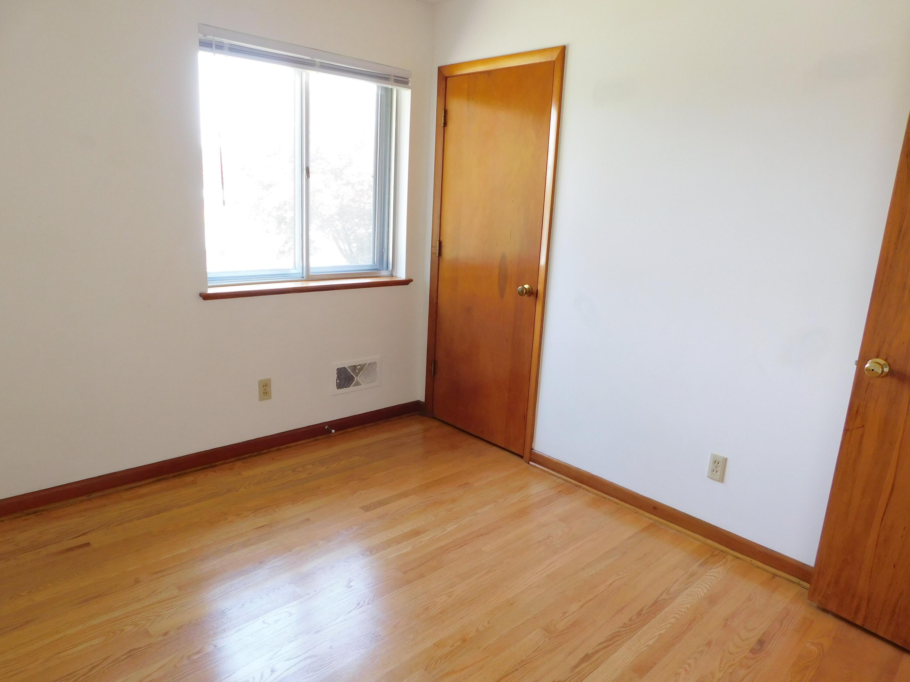 4830 Desi Road Northwest Roanoke, VA 24017 - Photo 16 of 32 BEDROOM 1