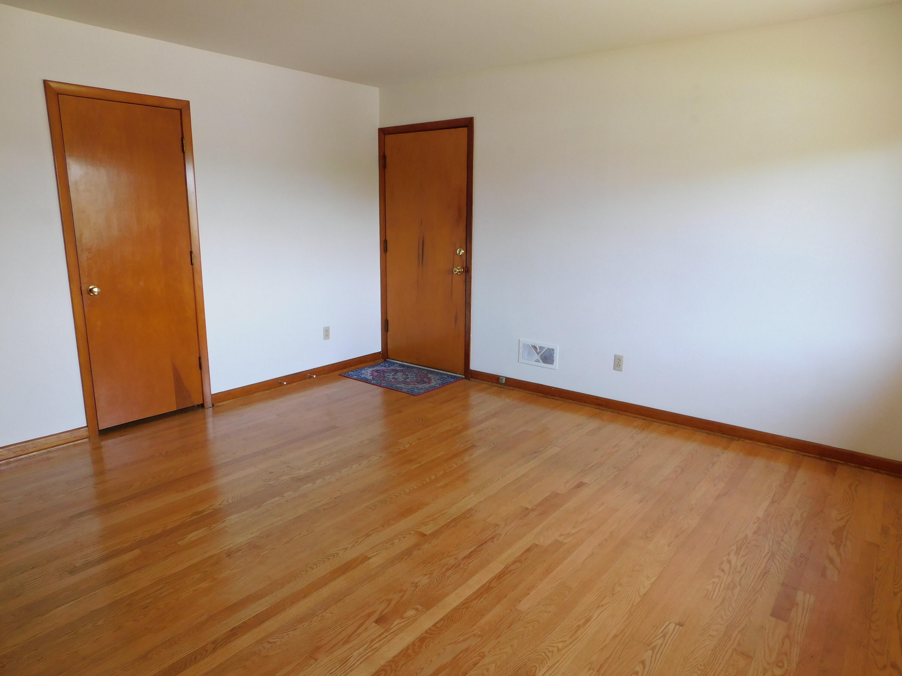 4830 Desi Road Northwest Roanoke, VA 24017 - Photo 6 of 32 LIVING ROOM to carport