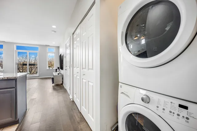 $2,695 | 947 West 14th Place, Unit 3A, Chicago, IL 60608