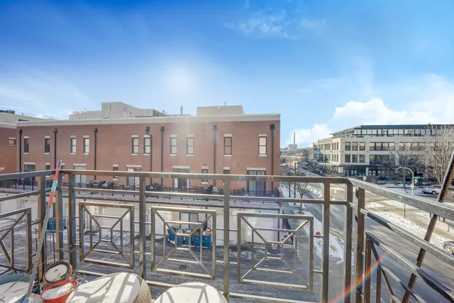 $2,695 | 947 West 14th Place, Unit 3A, Chicago, IL 60608