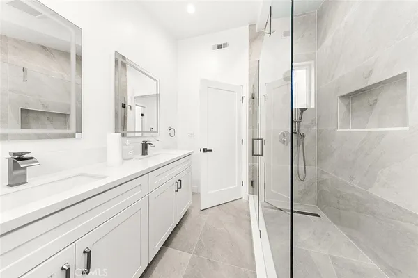 $3,300 | 13010 Hartland Street, North Hollywood, CA 91605
