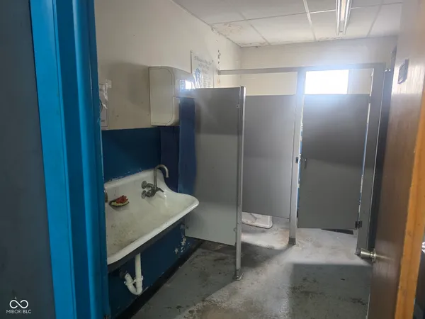 $2,750 | 1805 West 15th Street, Indianapolis, IN 46202